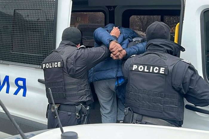 Арестуваха мъж от Лом за купуване на гласове