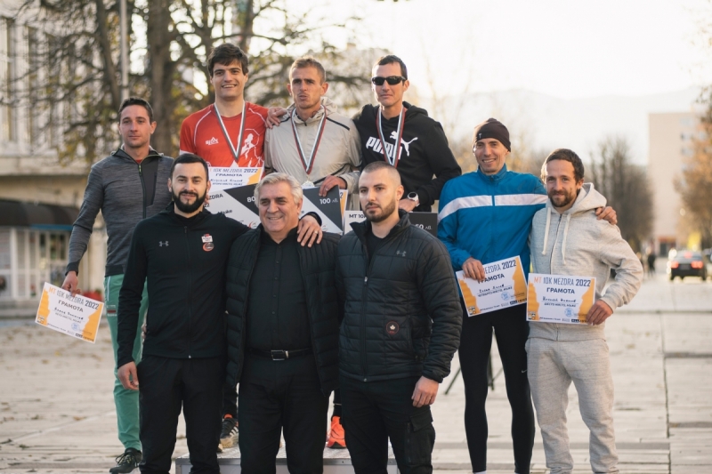 Митко Ценов събра най-добрите бегачи в родната Мездра