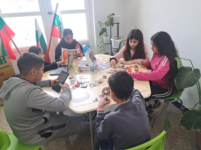 Библиотечен кът откриха в училището в Ракево