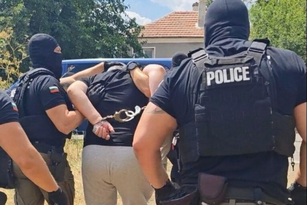 Четирима обраха бившия текстилен завод във Враца