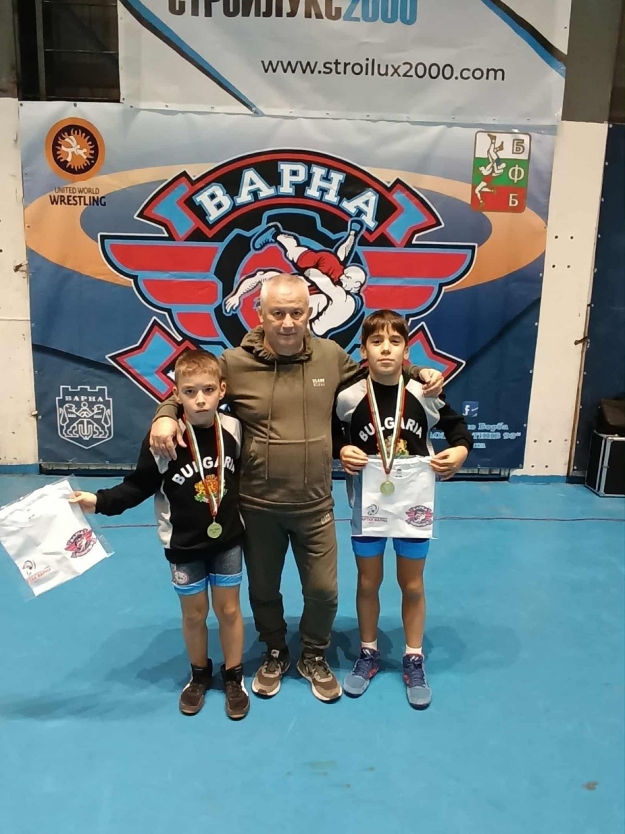 Два златни медала за малки оряховски борци