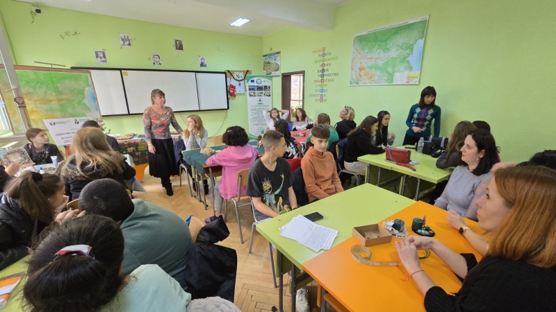 Работилница с коледен дух проведоха в ПГ „ Алеко Константинов“-Мездра