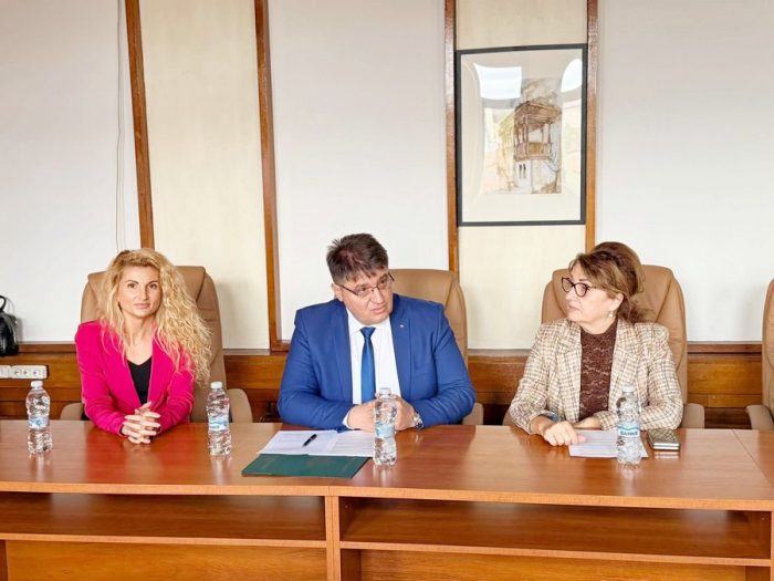 Èíñòèòóöèèòå âúâ Âðàöà ñå îáåäèíÿâàò ñðåùó îòïàäàíåòî íà äåöà îò ó÷èëèùå