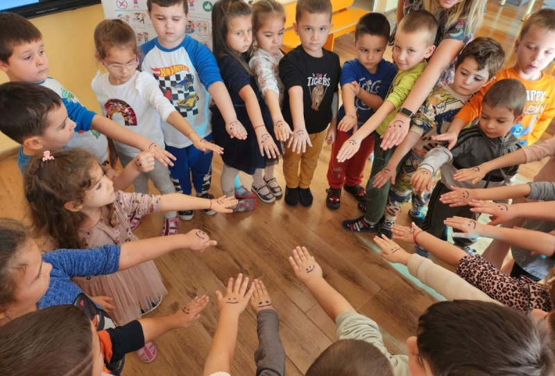 В дух на толерантност възпитават врачански малчугани