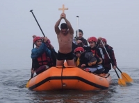 Денис Гърлов извади кръста на Богоявление в Козлодуй