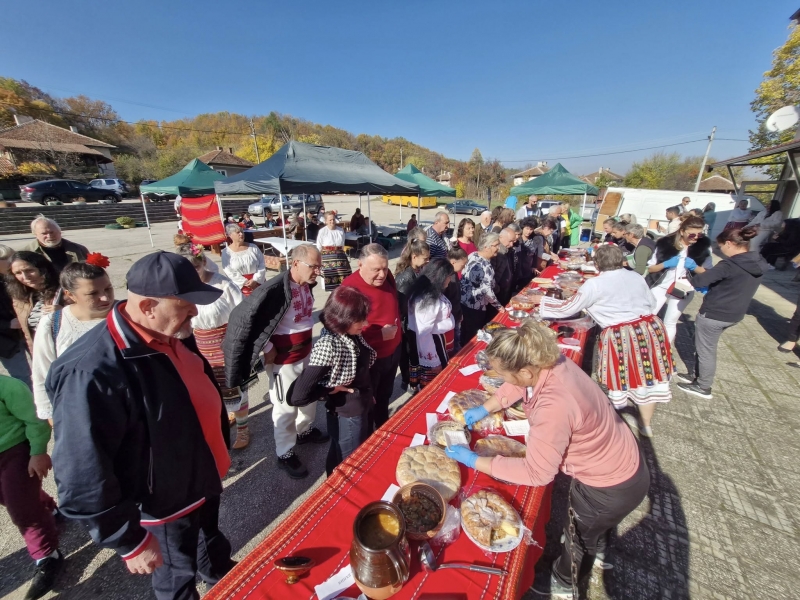 Майстори на турлашката кухня се събраха в Средогрив