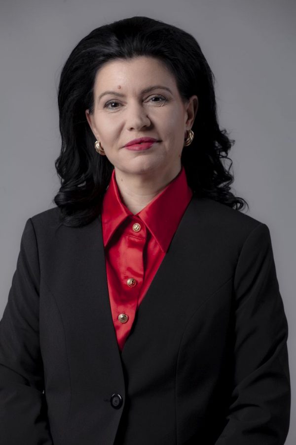 Маринела Николова: Жените решаваме леко конфликти, даваме стабилност и сигурност