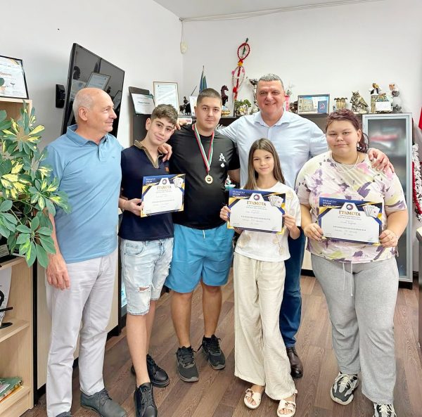 Млади надежди на спортния бридж прославят Оряхово