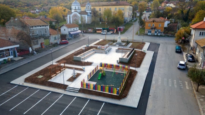 Моравица се радва на нов модерен площад