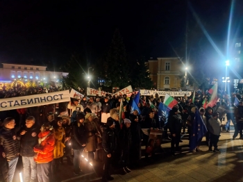 Над 1000 врачани излязоха на митинг в подкрепа на правителството СНИМКИ