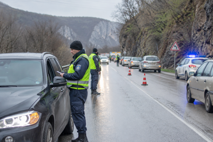 Над 300 глоби и 93 електронни фиша при мащабни проверки на пътя във Врачанско