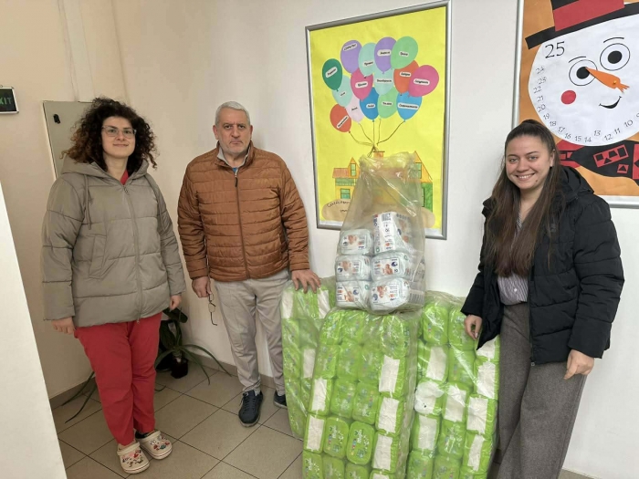 Наш депутат с дарения за АГО Мездра и родители