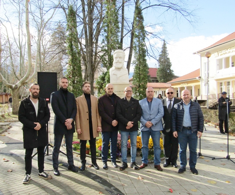 Откриха паметник на Христо Ботев във Вършец