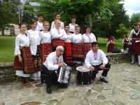 Tанцов състав „Бутан” на участие в „Насред мегдана в Арбанаси”