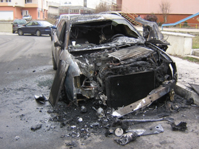 Подпалиха кола в Бяла Слатина