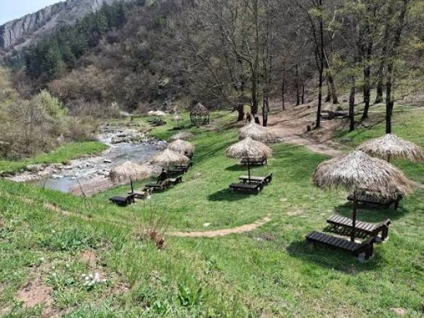Непроменен остава достъпът до плажа край Враца