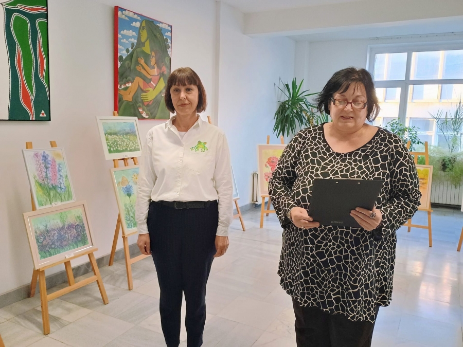 Росица Петкова подреди дебютна изложба живопис в Мездра