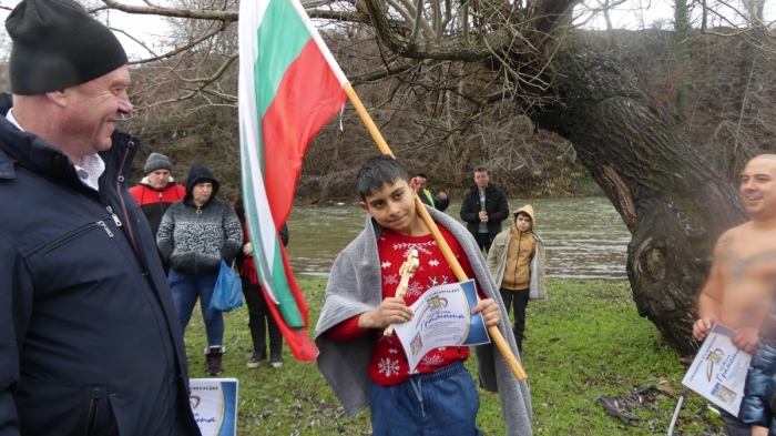 Румен Руменов извади кръста в Ружинци