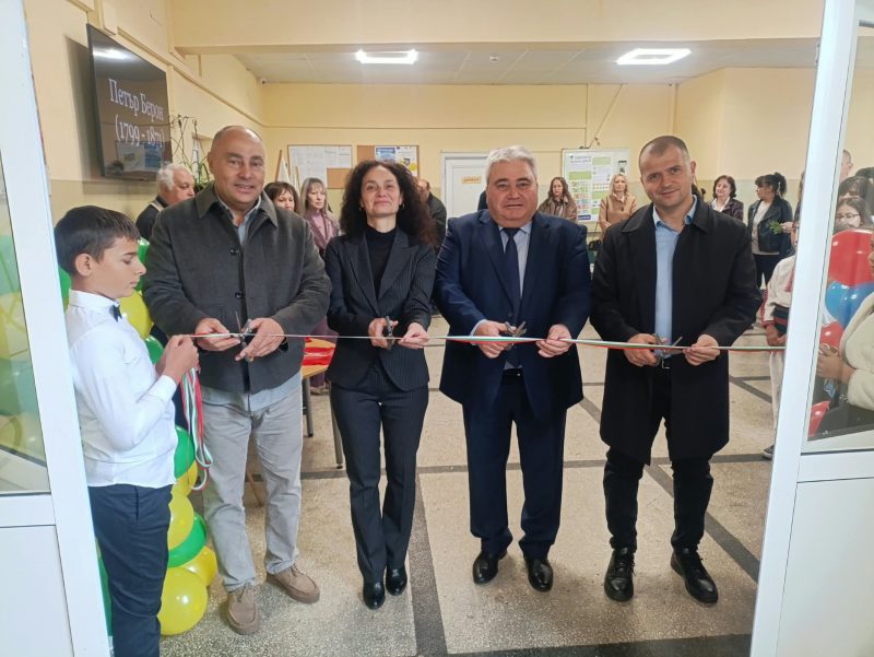 STEM център откриха в обединеното училище в Краводер