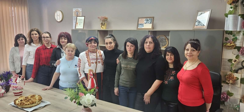 С Баба Марта и подаръци изненадаха врачански малчугани