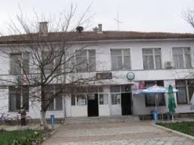 Ще търсят пари за ремонт на кметството в Крива бара