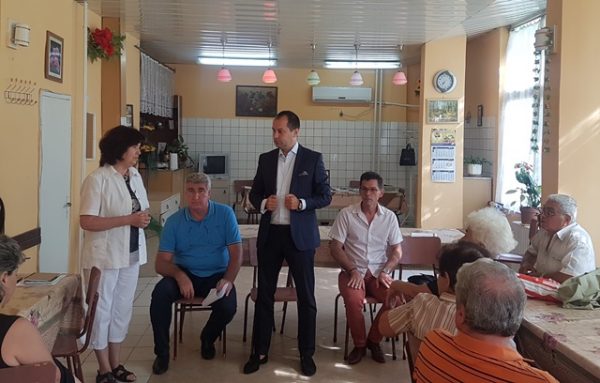 Каменов се разбра с пенсионерите за цените в градския транспорт