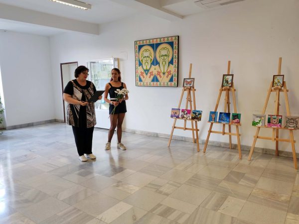 Теменужка Маринова подреди самостоятелна изложба в Мездра