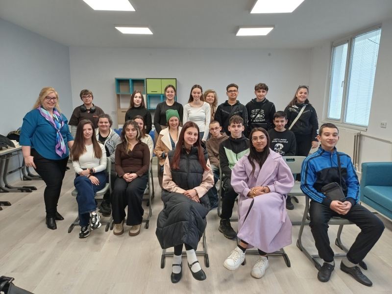 Топ филмов продуцент гостува на врачанско училище