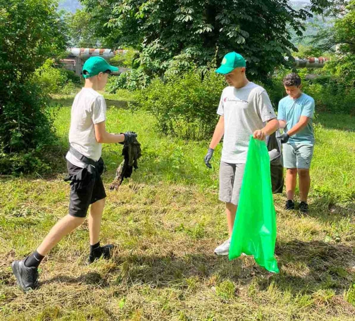 Ученици от СУ „Васил Кънчов“ се включиха в инициативата „Да изчистим Враца заедно“
