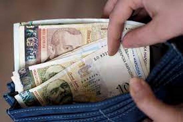 Увеличиха минималната работна заплата