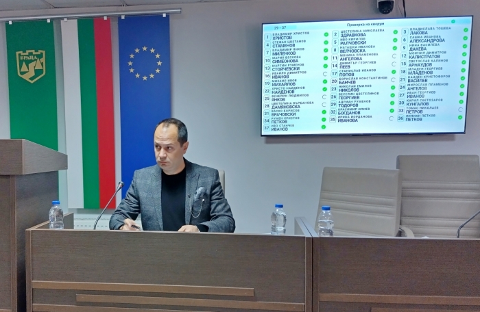 Вдигат соларен паркинг във Враца