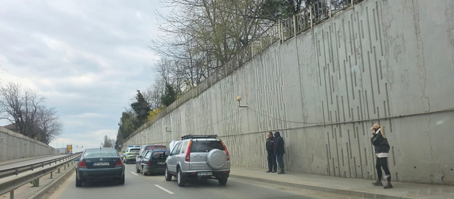 Верижна катастрофа затрудни трафика по възлов булевард във Враца