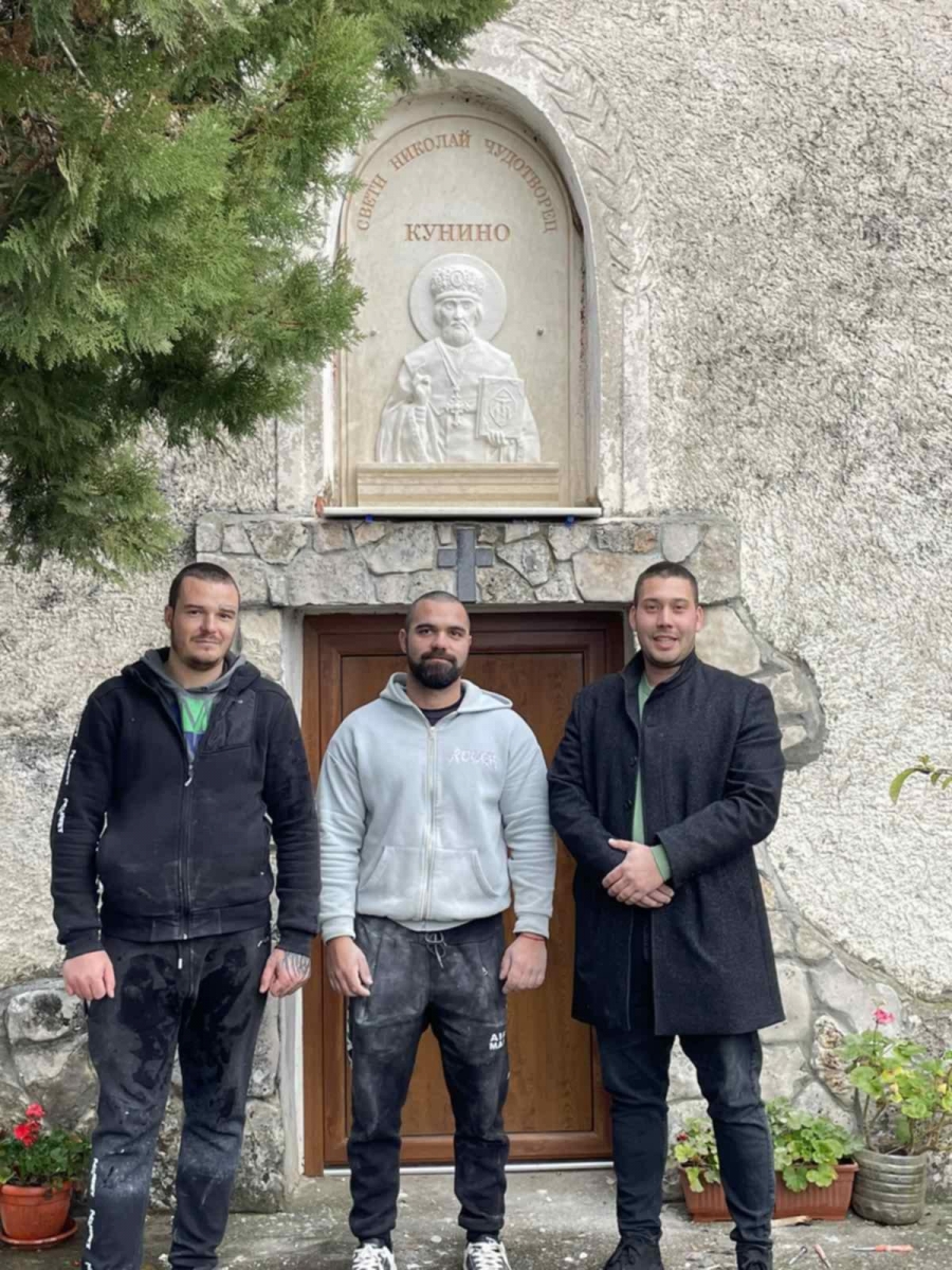 Подариха икона за храмов празник в Кунино