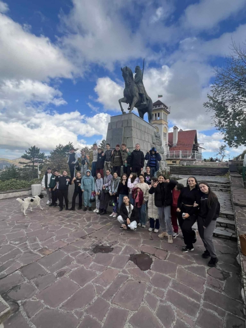 Ученици от СУ