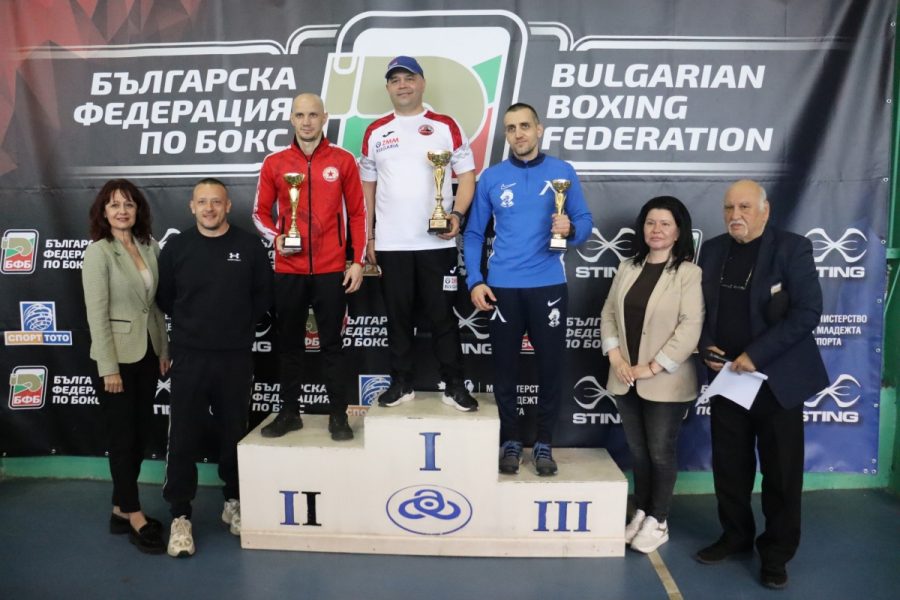 Маринела Николова награди най-добрите боксьори