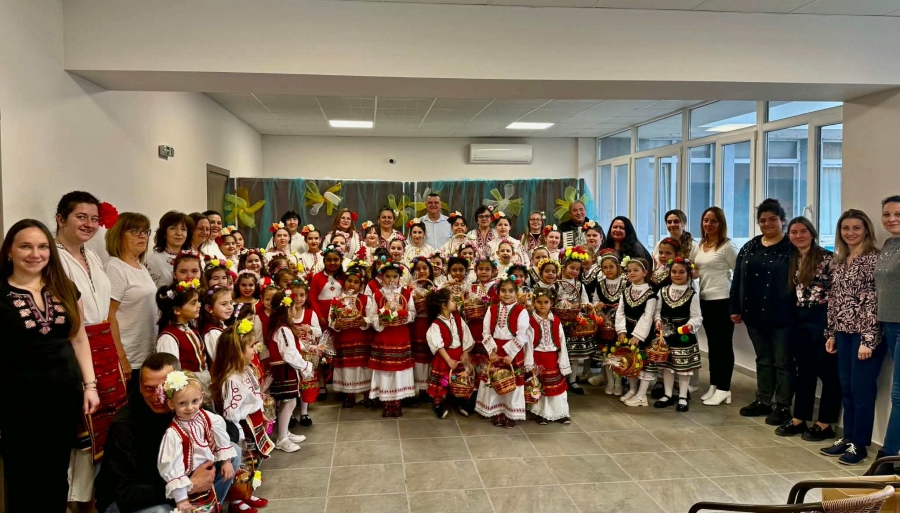 С песни и благословии лазарки огласиха Община Оряхово