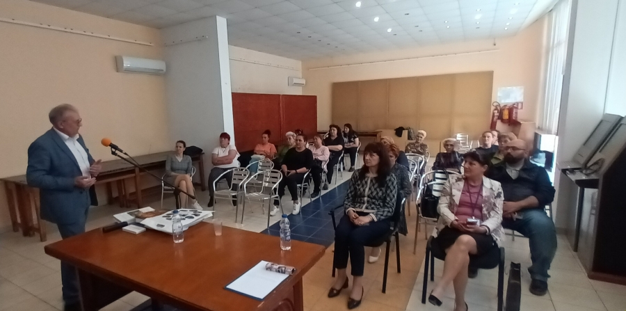 Доц. Шопов впечатли оряховчани с разказ за Райна Княгиня