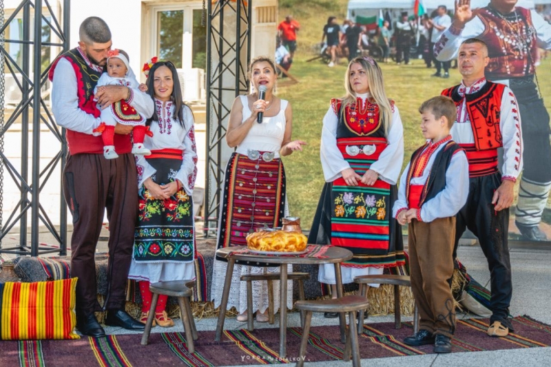 Вдигат двойна сватба край пещерата “Леденика”