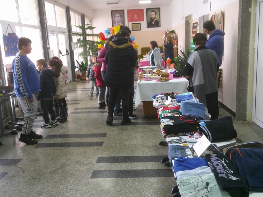 Събират средства за библиотеката на най-старото училище в България