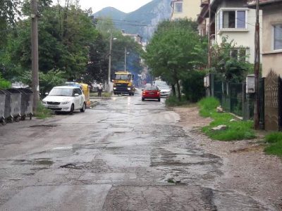 Ударно мият улици във Враца