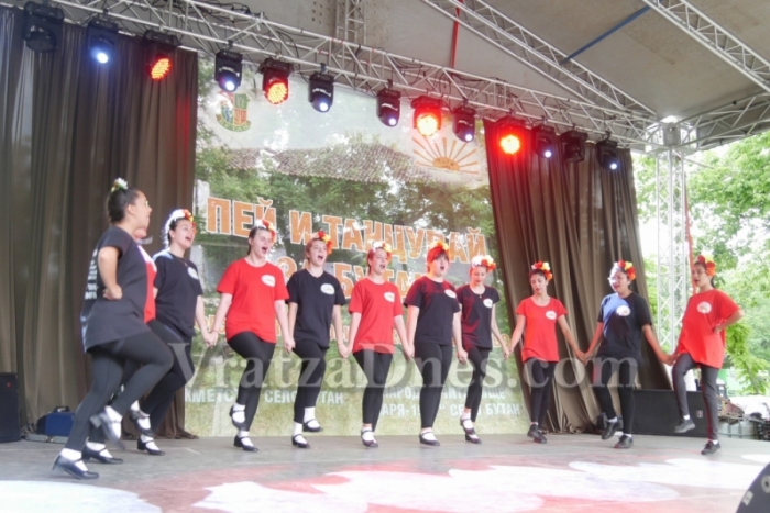 500 участници се качват на сцената на национален фестивал в Бутан