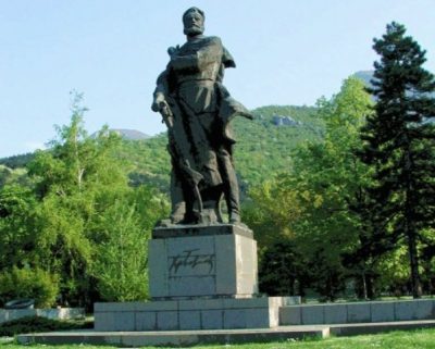 Паметникът на Ботев хартиса без ремонт