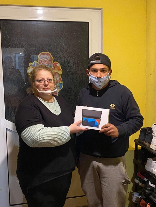 Подпомогнаха с таблети козлодуйски ученици