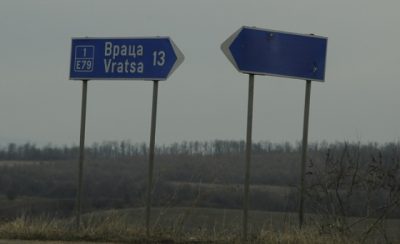 Подменят пътните знаци и светофари във Враца