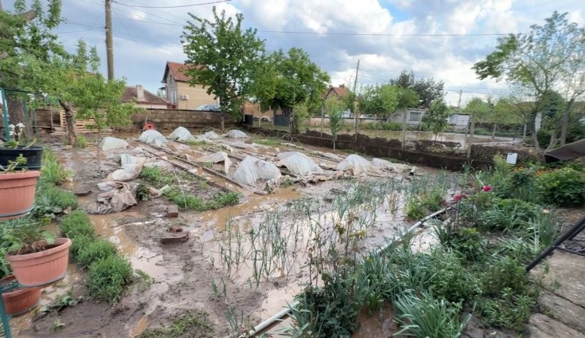Над 40 имота са под вода след поройния дъжд