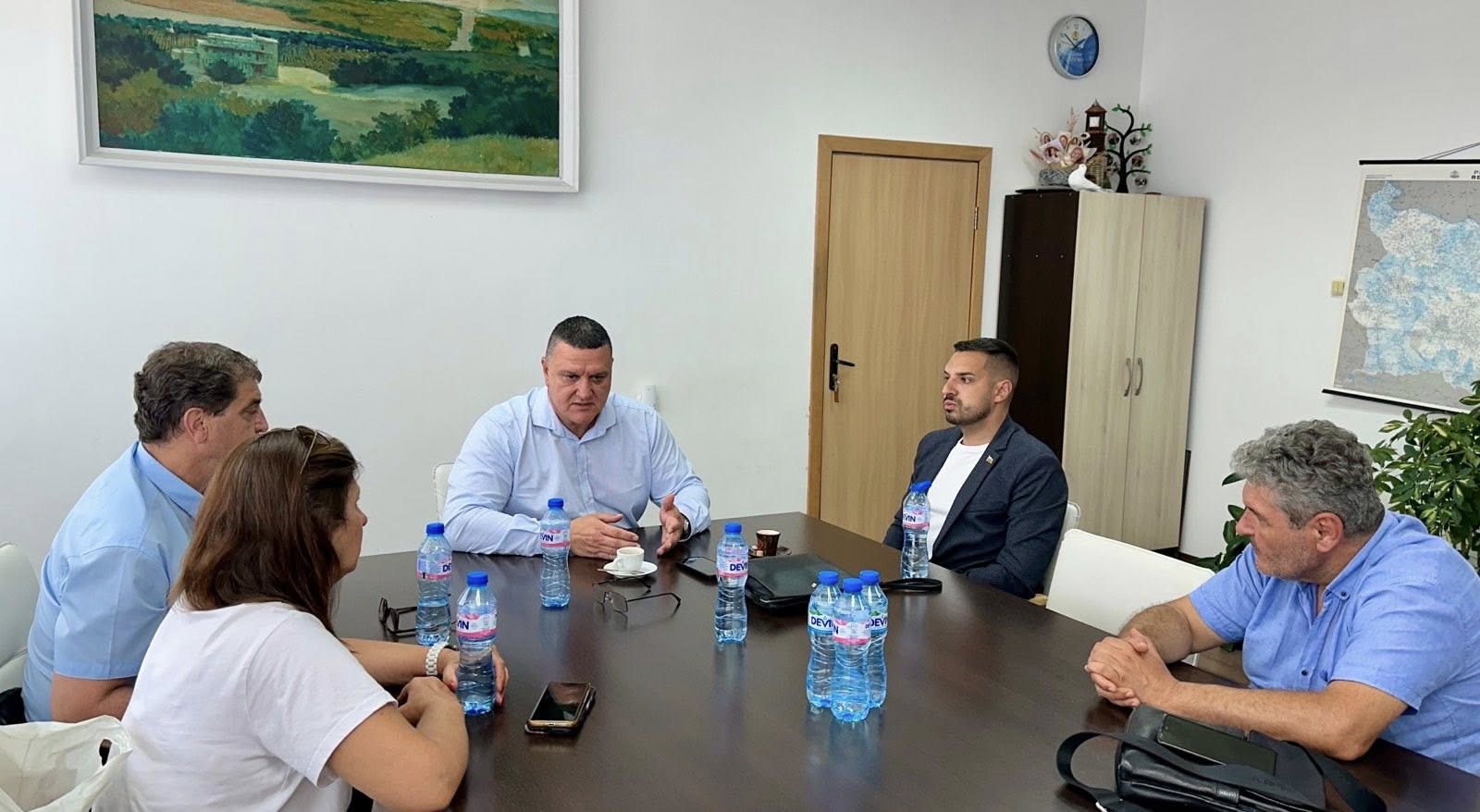 Слагат тол рамки и ограничители на скоростта в Селановци