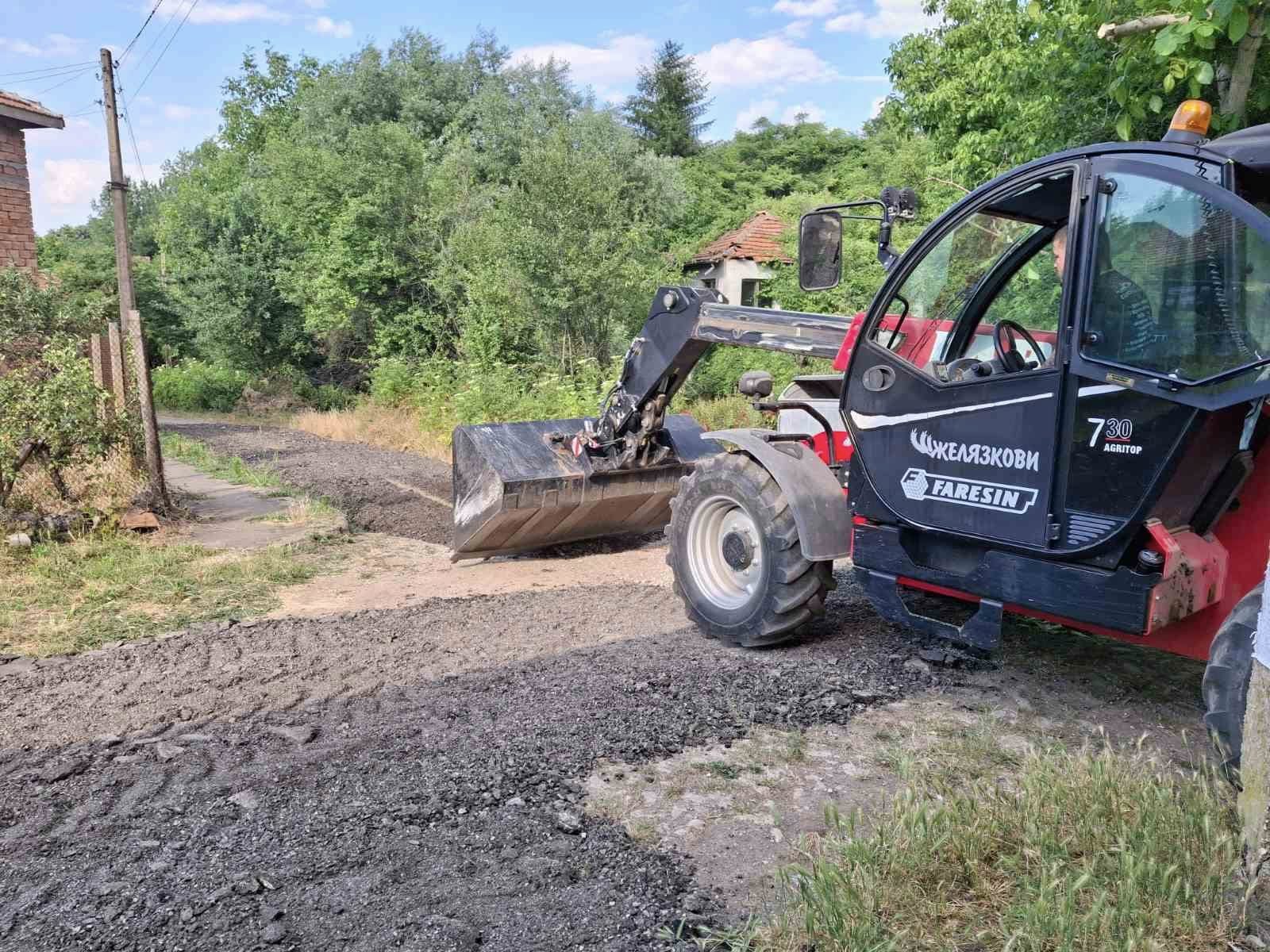 Ударно ремонтират улици в Осен