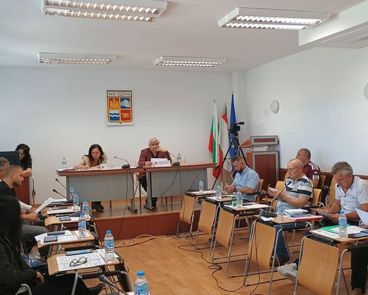 Вдигнаха заплатите на кметовете в община Мездра