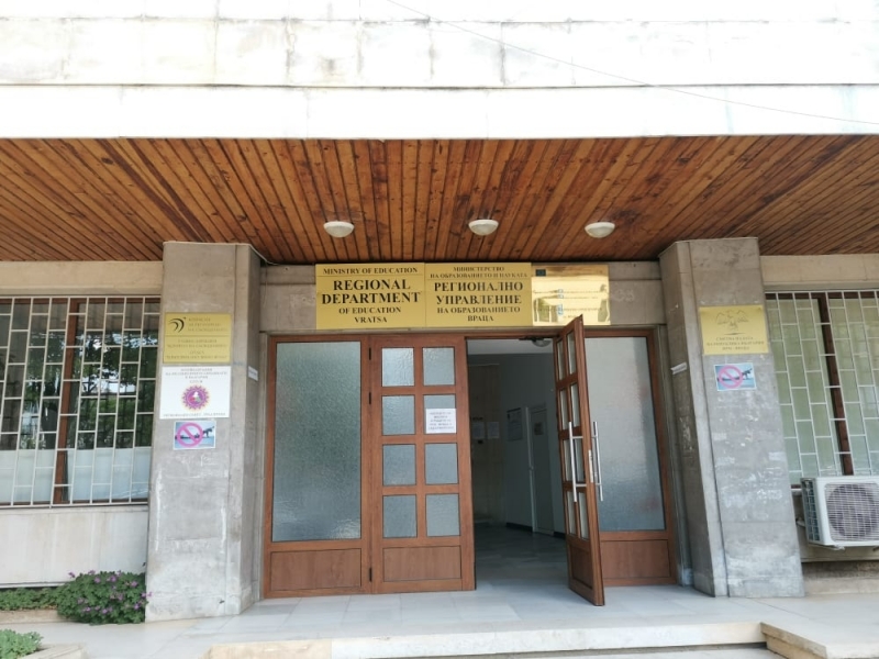 В разгара на лятото! Търсят десетки кадри в училища и детски градини във Врачанско
