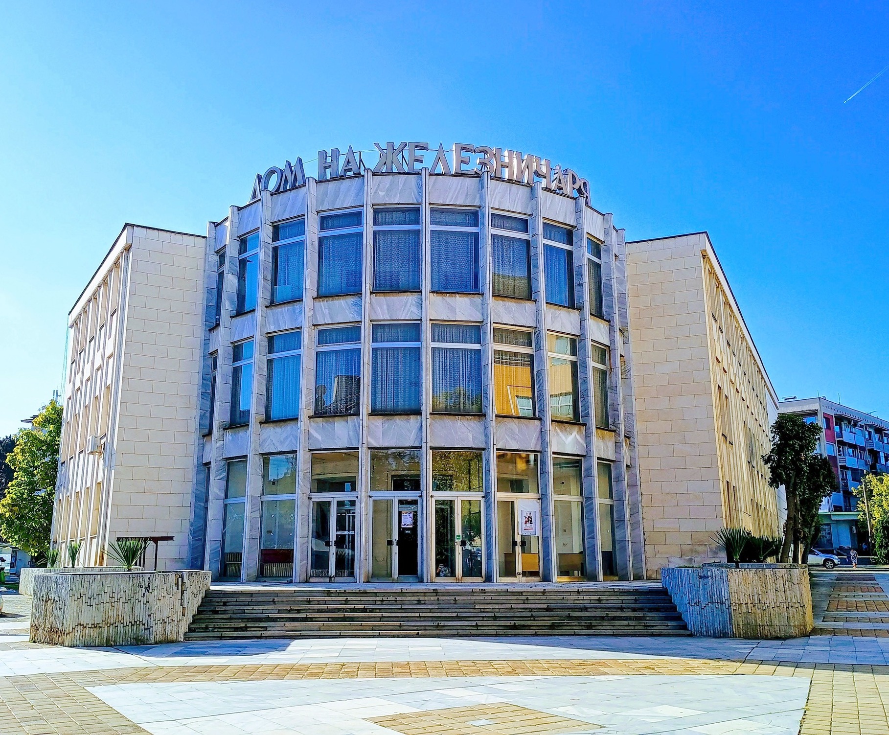 Домът на железничаря вече е собственост на Община Мездра